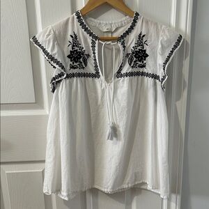 H&M White short sleeve blouse with embroidery (L)